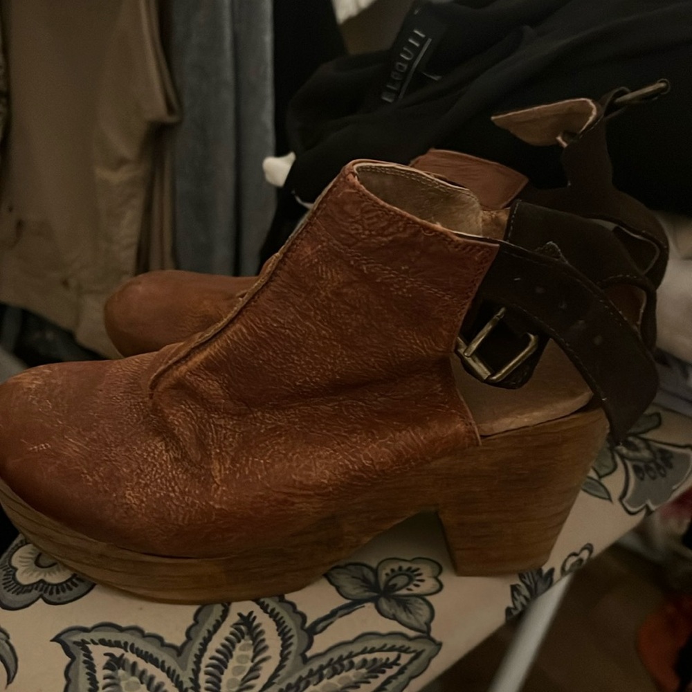 Free people clogs